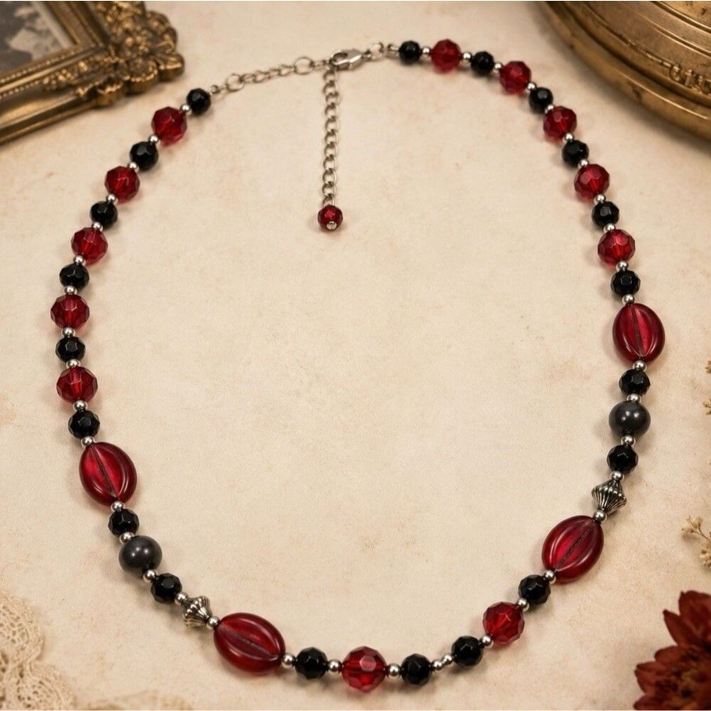 Vintage Ruby Red & Jet Black Faceted Beaded Necklace Mixed Beads Silver Tone 18”